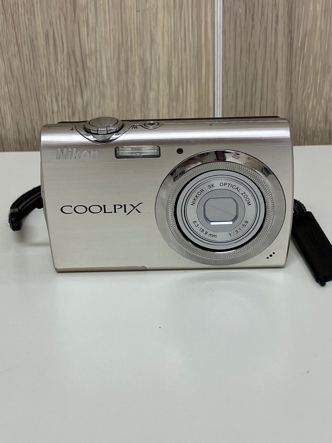 品】 高品質 Nikonニコン COOLPIX S230 デジタルカメラ シルバー