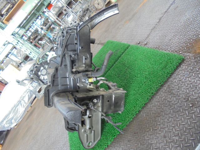 5FQ1017 AB トヨタ ノア ZWR80G 前期型 ハイブリッド フロントコアサポートカット ラジエーター コンデンサー ファン付