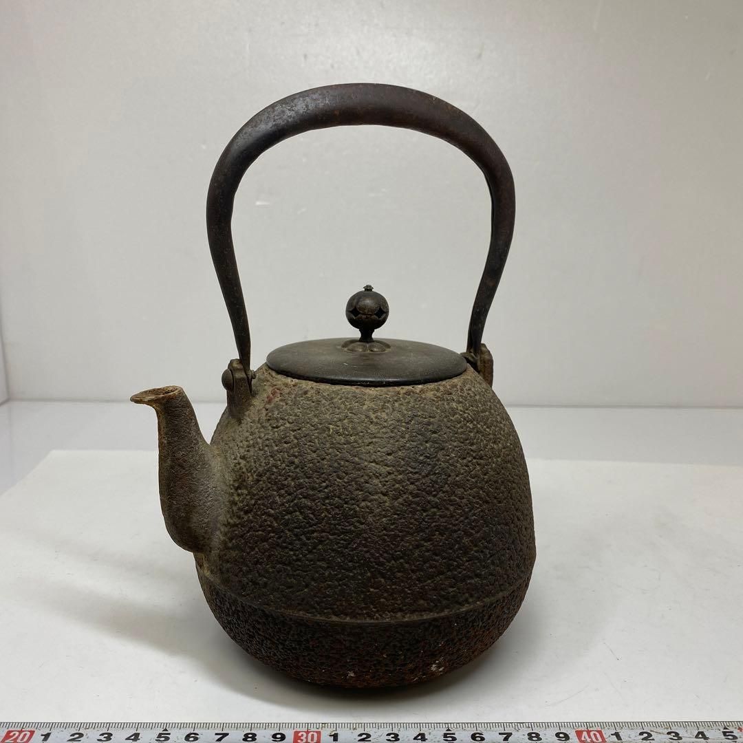 大日本釜師花 名越昌晴在銘 鉄瓶 1462g トカチサ 東な6-0831 2F