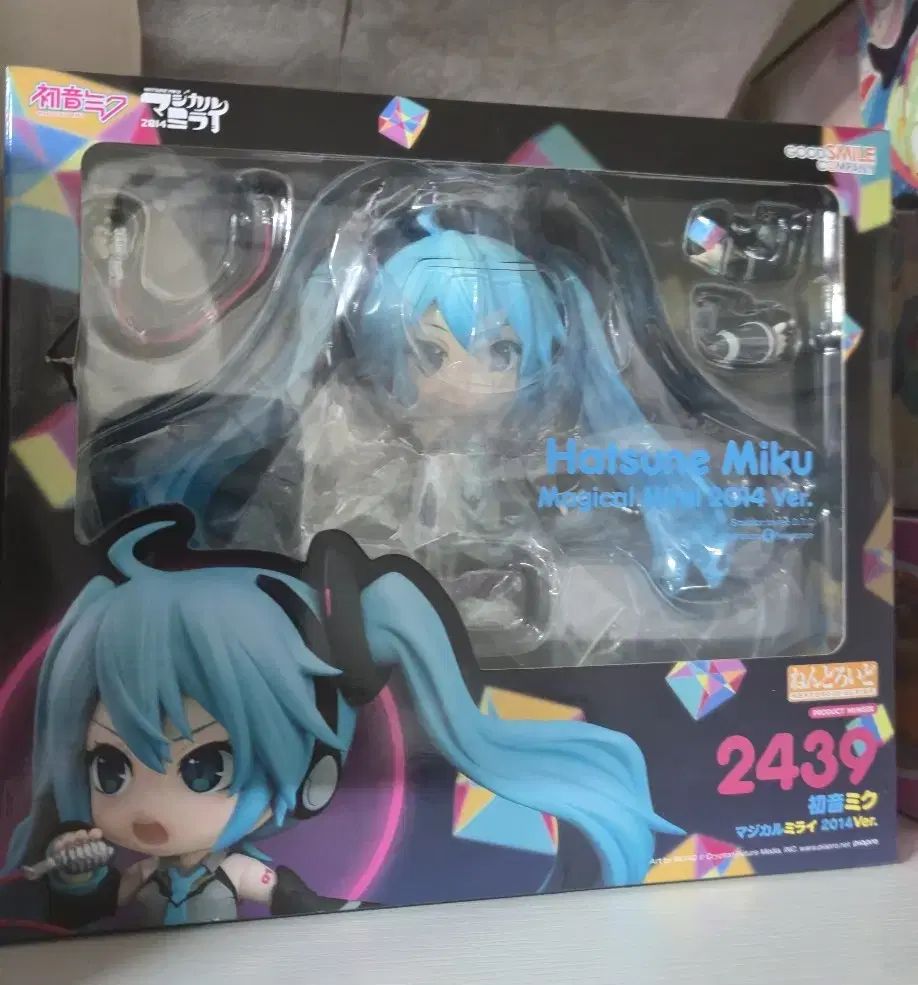 マジカルミライ」2014と2023のメインビジュアルの初音ミクが