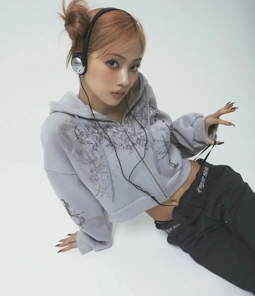 hug your skin パーカー GLAY 韓国 hug your skin] Skully crop hoodie zip-up (gray) 正規品 韓国