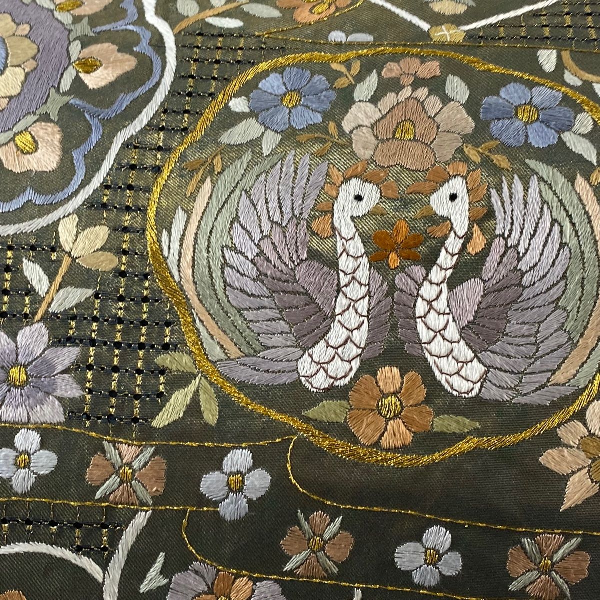 在庫一掃】 袋帯 美品 逸品 華文 向かい鳥 刺繍 金糸 金色 六通