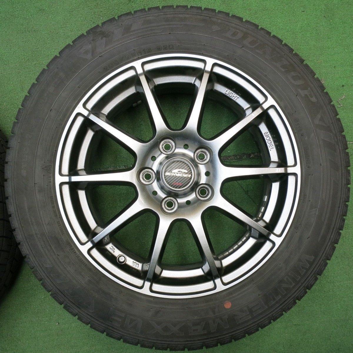 205/60R16 2021年 溝ありスタッドレス Schneider