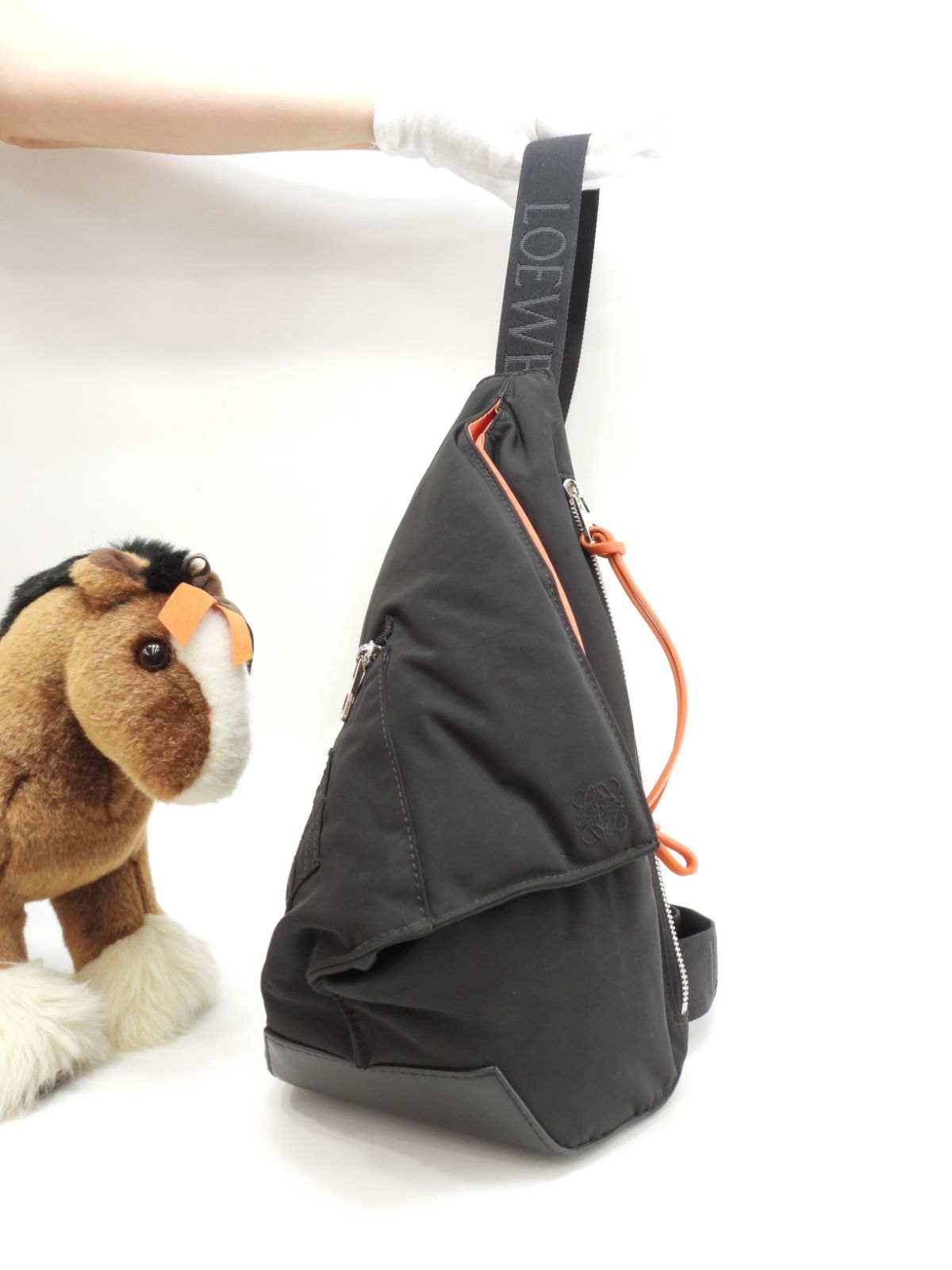 LOEWE ロエベ アントン スリング レザー ボディバッグ 黒 LOEWE