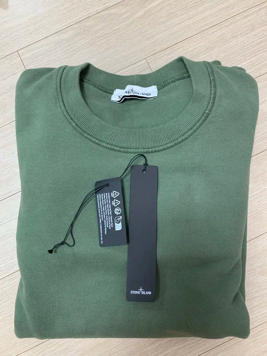 STONE ISLAND ストーンアイランド 裏起毛パーカー カーキ Mサイズ