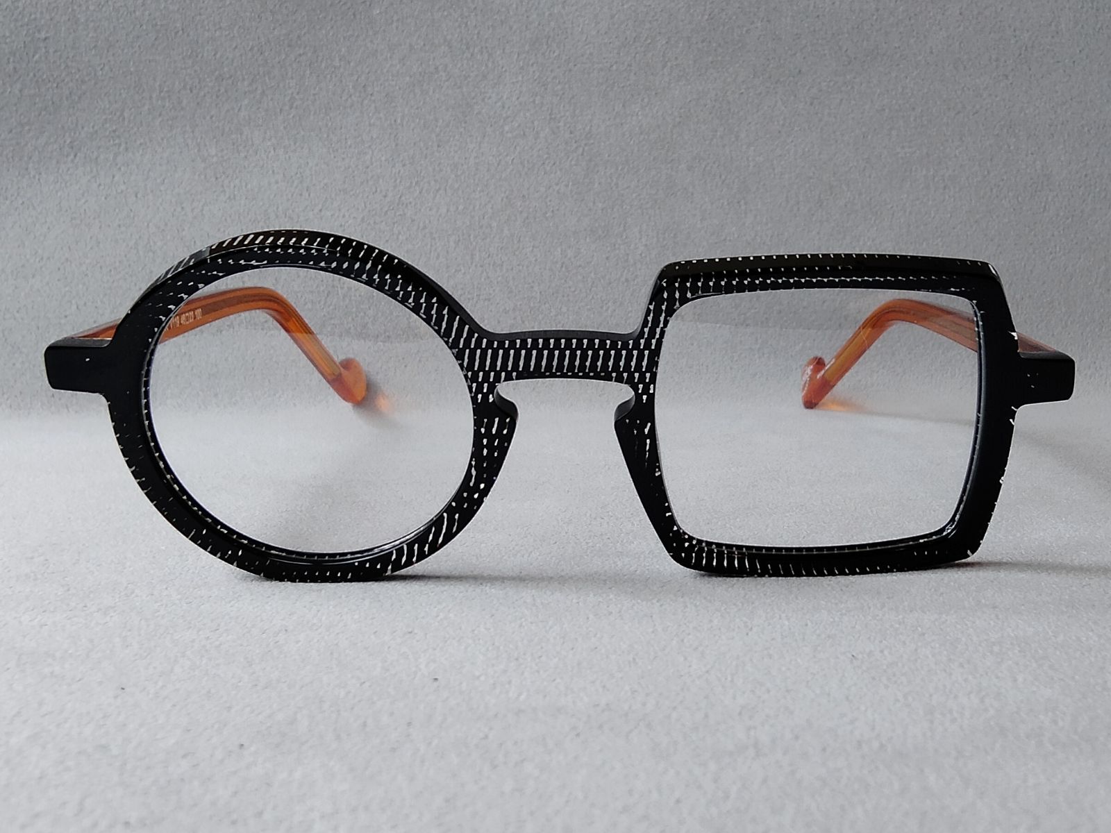 再入荷‼】丸四角メガネ XiT eyewear（エックスアイティ）「V 119 / 100