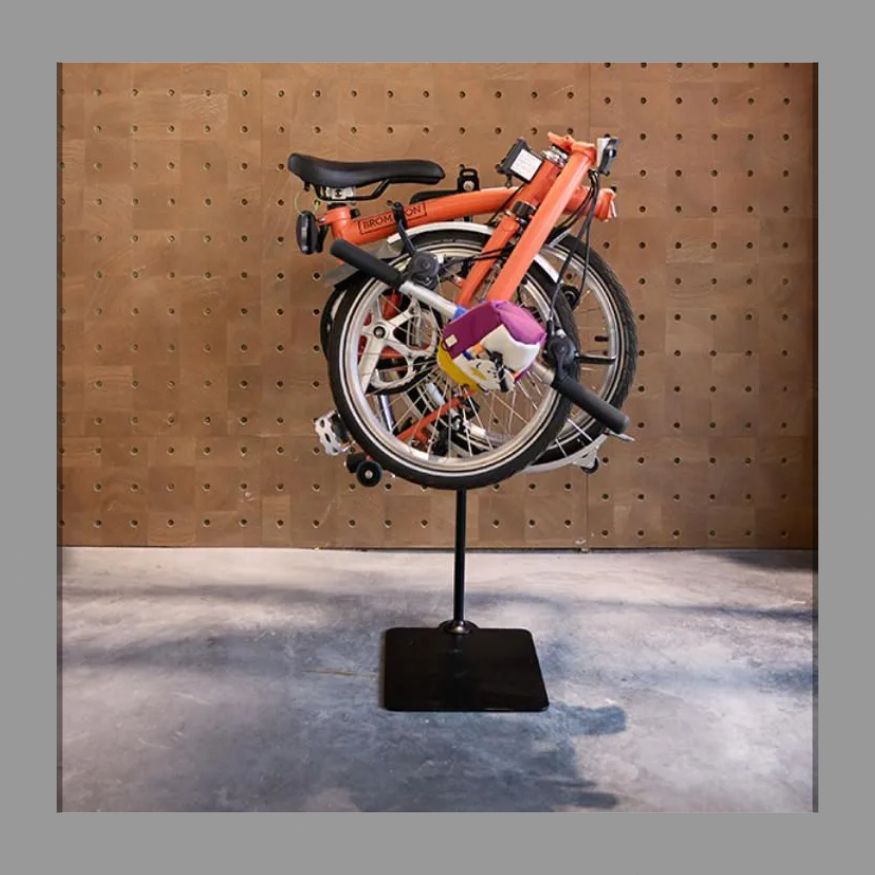 折りたたみ自転車用の駐車台は簡単で取り付けやすく