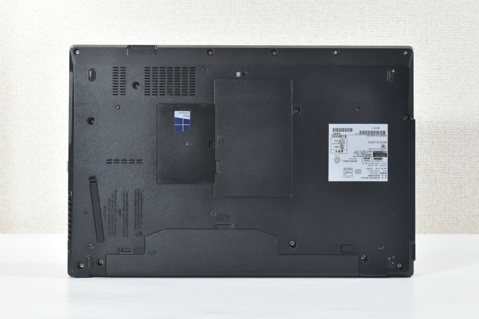 FUJITSU LIFEBOOK A576/P /Core i3-6100U /RAM 8G/SSD 256G/15.6