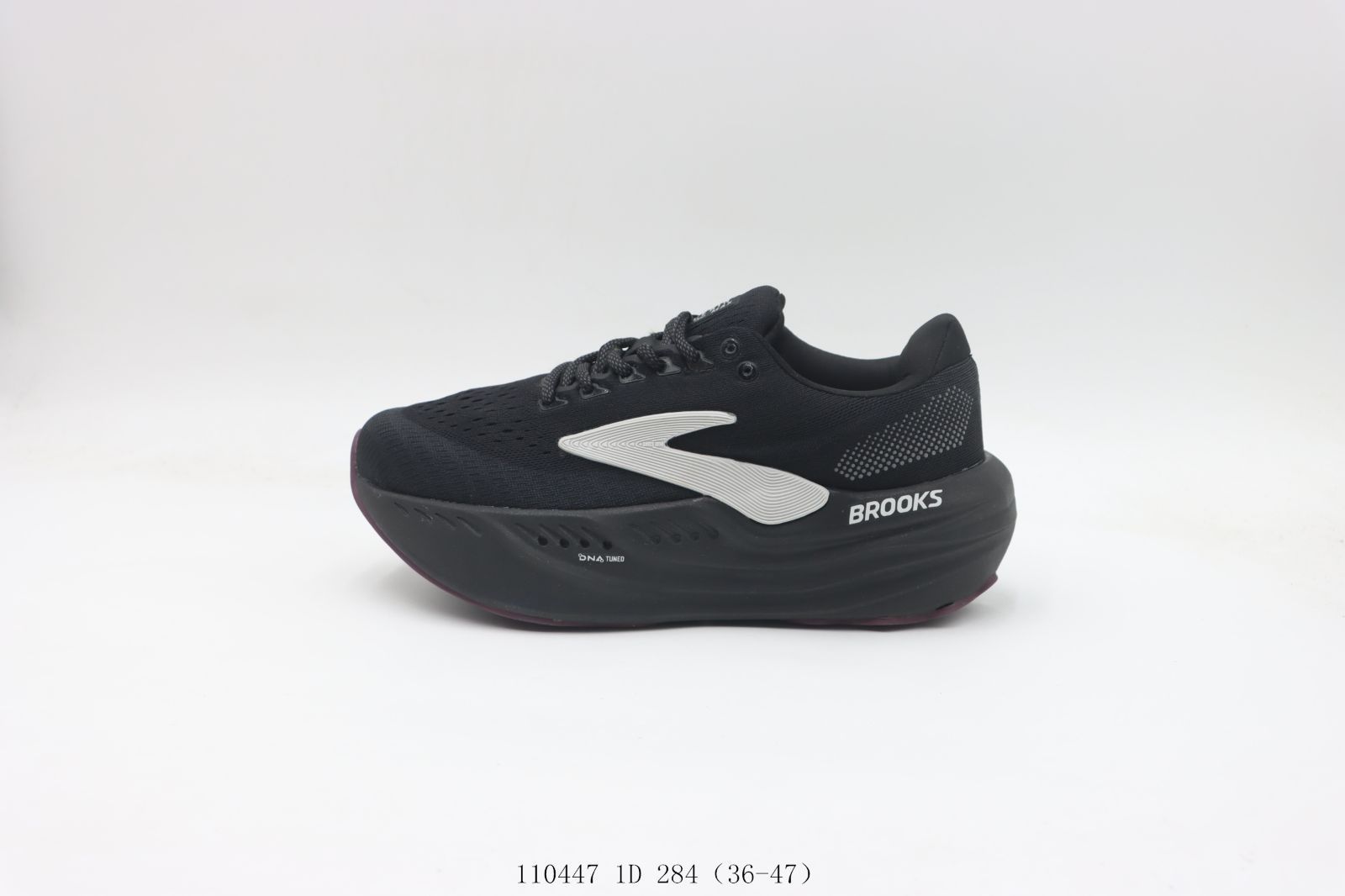 今日 Brooks ブルックス スニーカー ブラックホワイト 110447 1D 284-MM輸入