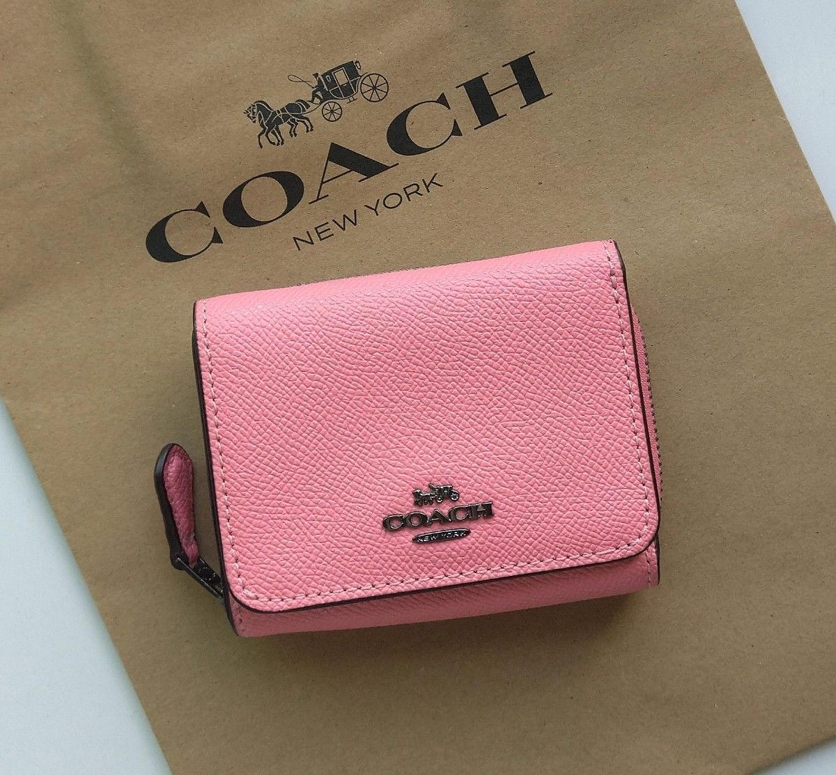 新品】coach コーチ 三つ折り財布 ピンク - メルカリ