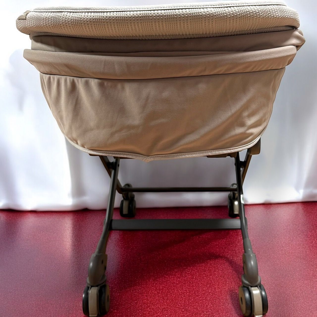 ミルキーベージュ 洗えるランチトレイ搭載