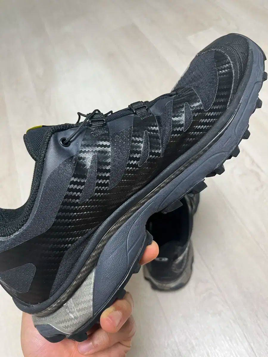 4 黒