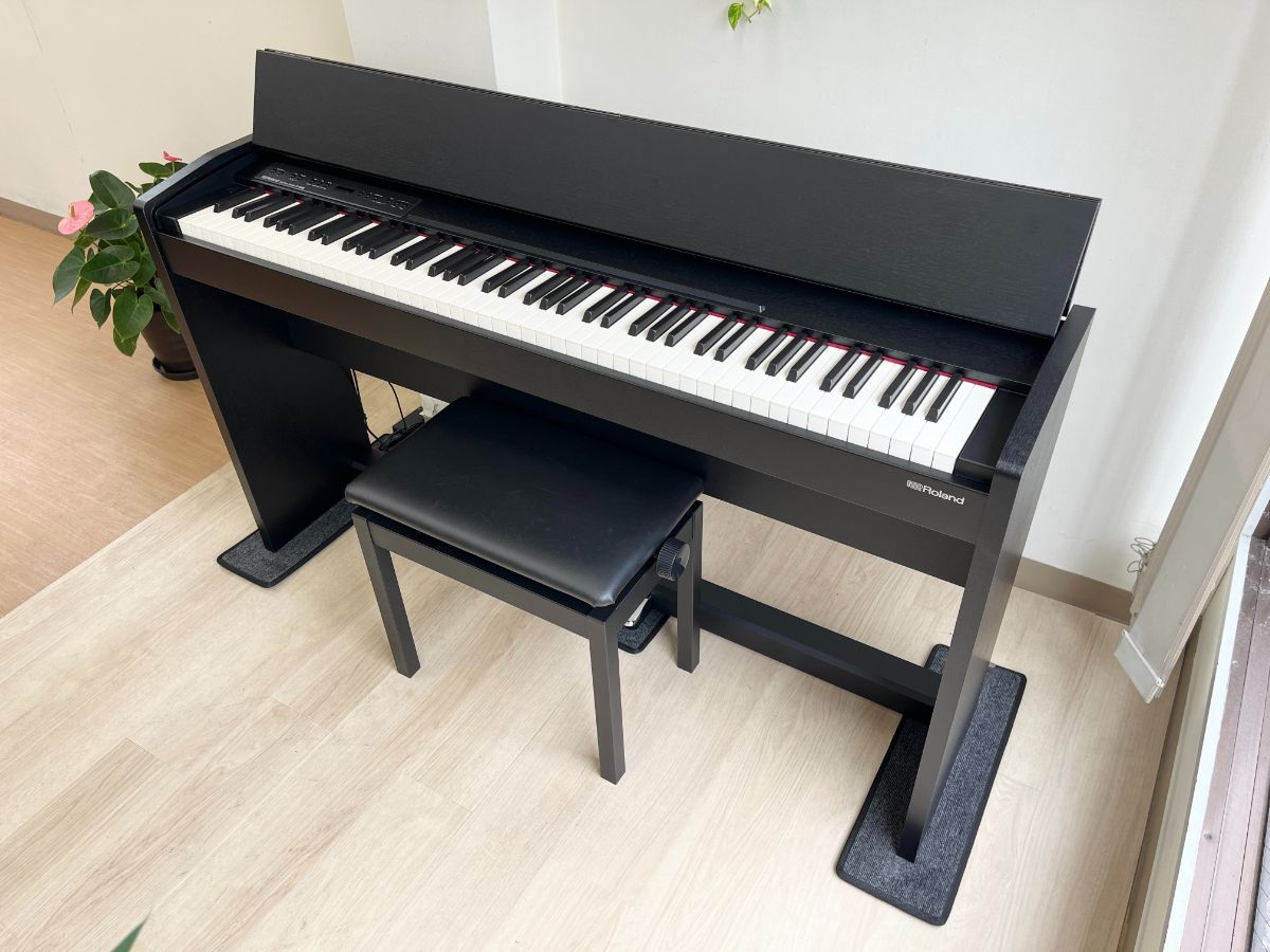 電子ピアノ専門店の配送設置込