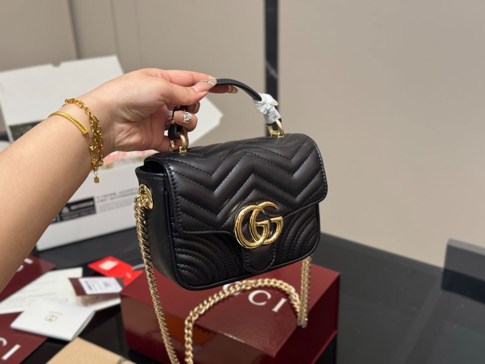 今日 GUCCI GG マルモント ポストバッグ 17×14cm 定番クラシック