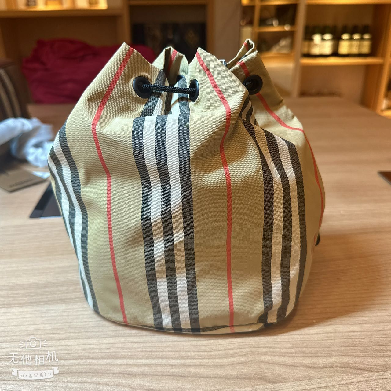 ✨人気✨BURBERRY LONDON 巾着 バッグ ポーチ ドローコード 楽天市場】バーバリー BURBERRY London England レディース