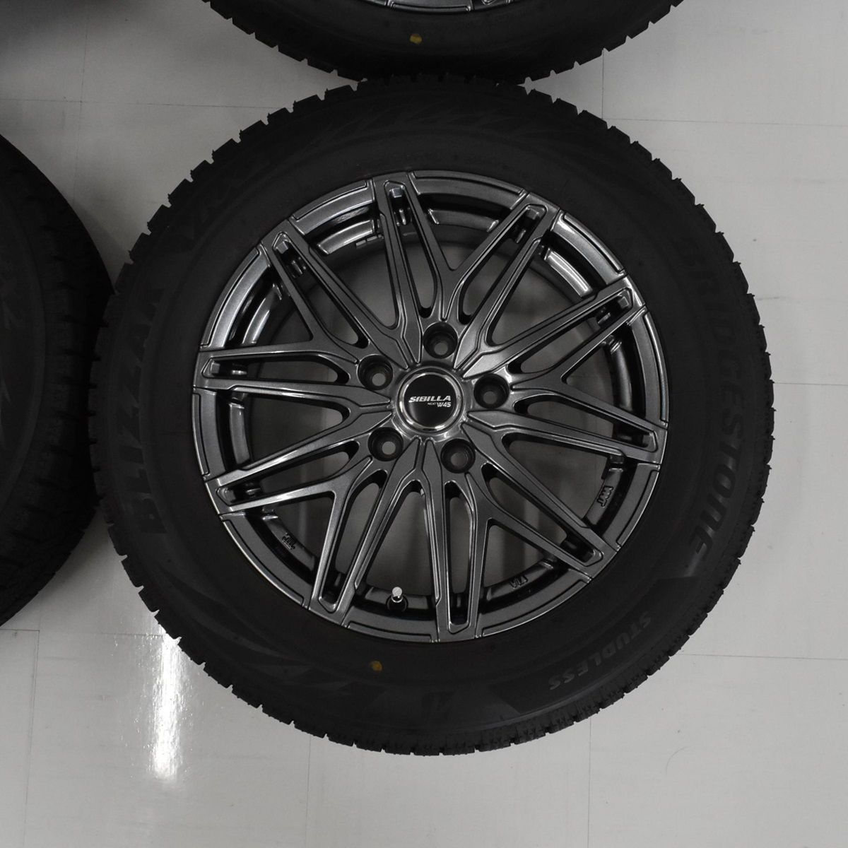 中古スタッドレスタイヤホイール4本セット】TOPY シビラ NEXT W45 1665+48 5H114.3, ブリヂストン VRX2  205/60R16 2023年製 - メルカリ