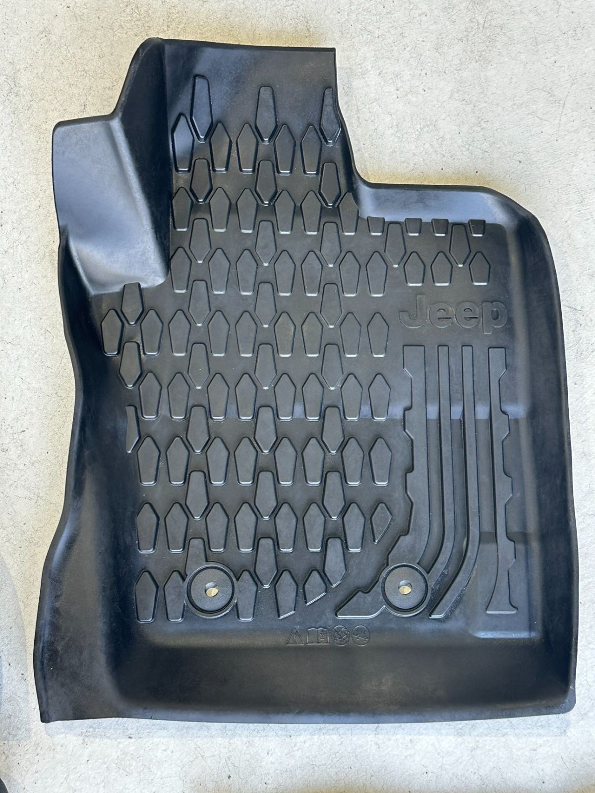 クライスラー ジープ コンパス Compass M6 17～ フロアマット ラバーマット ラバータイプ ゴム 82214987AB 4枚セット 品
