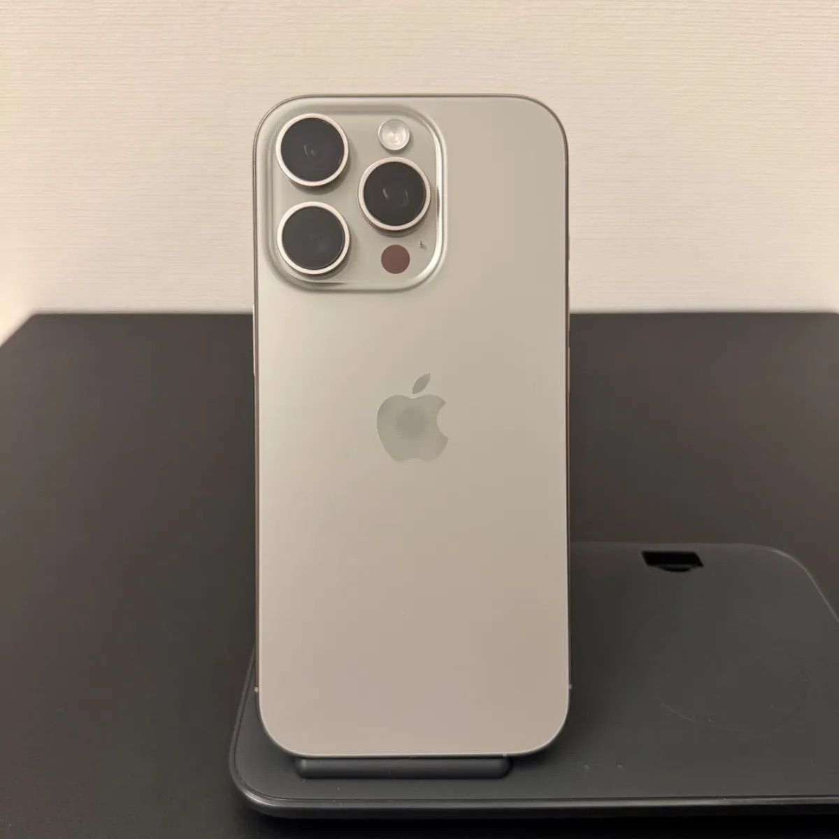 美品 iPhone 16 Pro ホワイトチタニウム 512GB シャッター無音 美品 iPhone 16 Pro ホワイトチタニウム 512GB シャッター無音