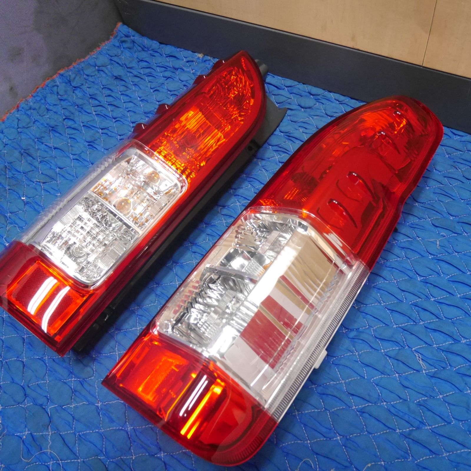 純正 テールライト