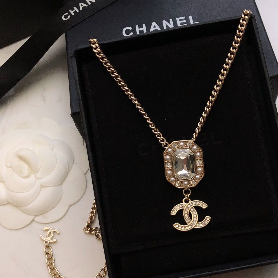 CHANEL】シャネル (新品未使用) CCロゴ パール＆クリスタル ネックレス ゴールド 上品 高級感 - メルカリ