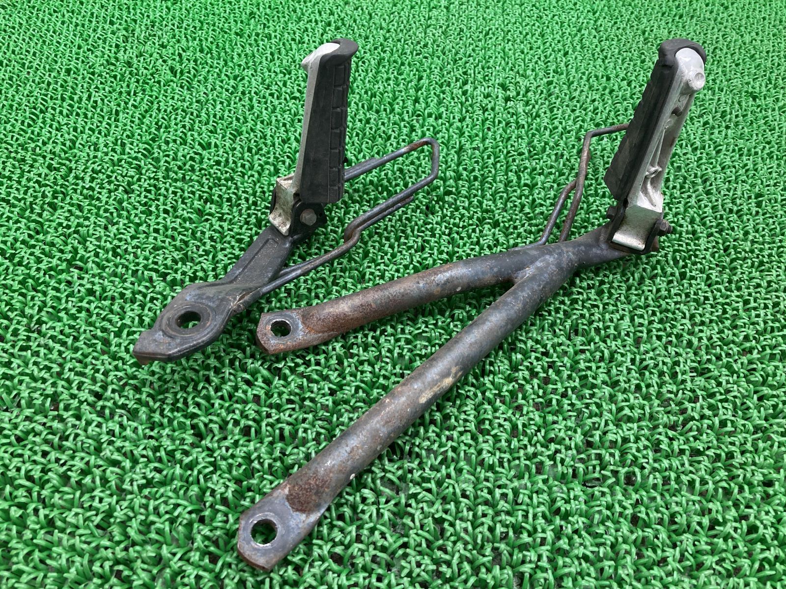 SR400 タンデムステップ 左右 ヤマハ 純正 中古 バイク 部品