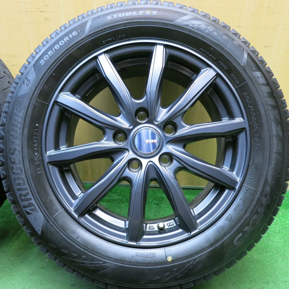 バリ溝 ブリザック VRX3 スタッドレスタイヤ 215/60R16 tp_bsvrx3.jpg