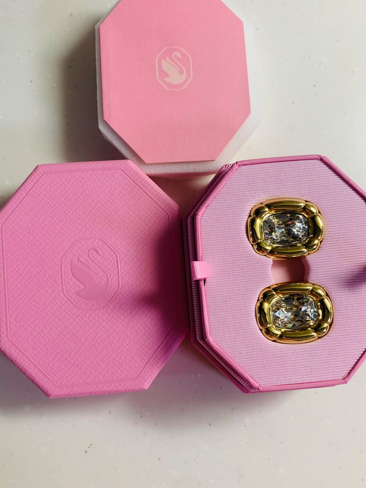 ほぼ スワロフスキー SWAROVSKI Chroma ピンク ピアス