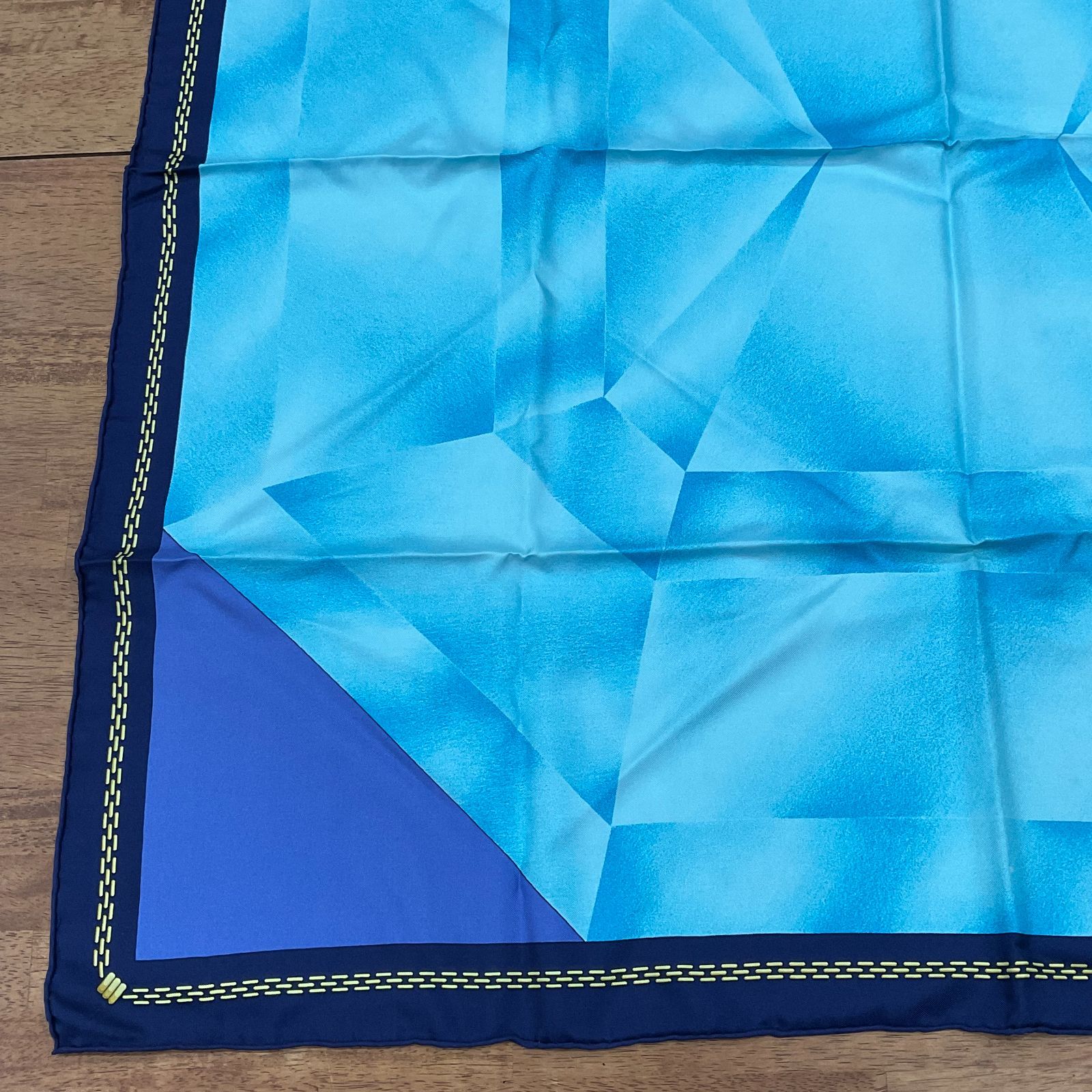 must de Cartier カルティエ 大判スカーフストール must de マスト