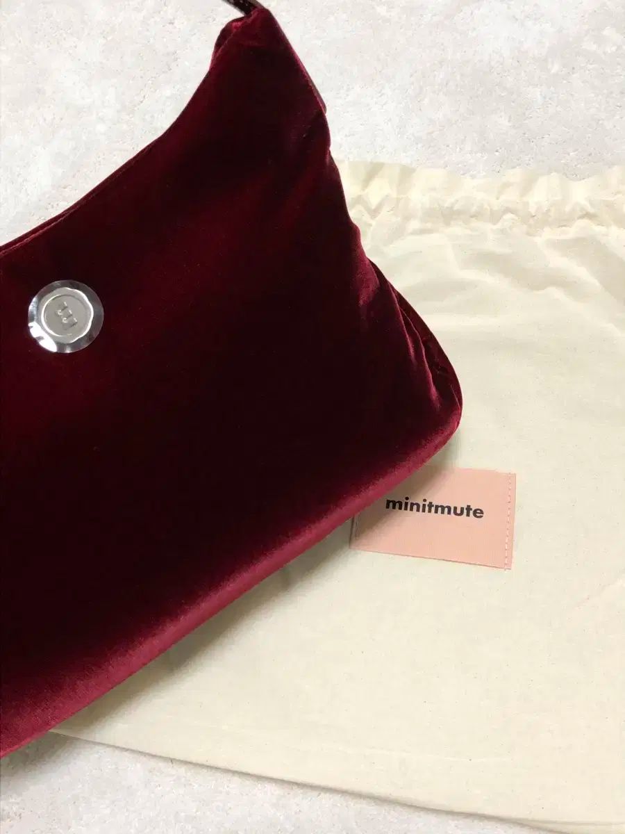 雷市場（ポンジャン）商品韓国直送】 MINITMUTE(ミニミュート) クロ 