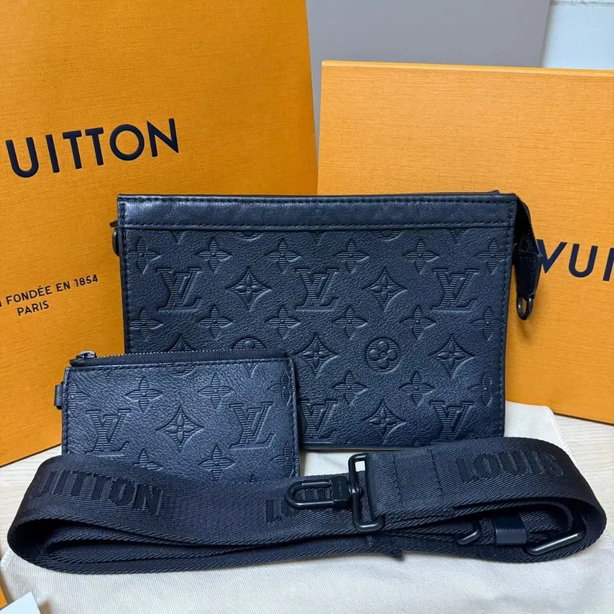 Louis Vuitton ルイヴィトン シャドー Gaston Luga ガストンルーガ ウェアラブル ウォレット クロスバッグ