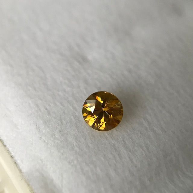 天然スフェーン ルース 0.769ct】鑑別書付き - メルカリ
