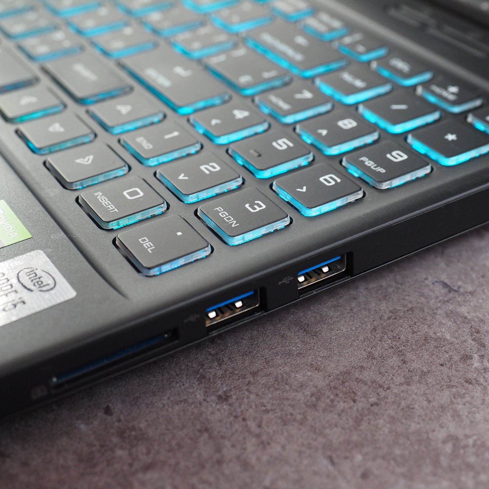 Raytrek G5、16 GBメモリ、1TB SSD、Windows 11、GeForce GTX1650 Ti