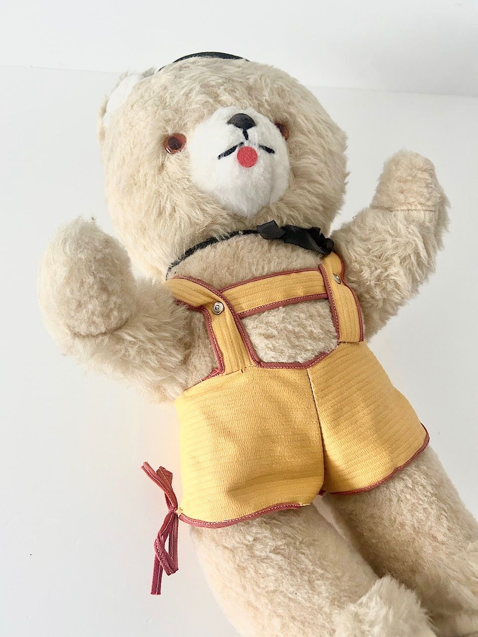 【Germany Vintage】ぬいぐるみ　ベア　サロペット 帽子 Germany Vintage】ぬいぐるみ ベア サロペット 帽子 - メルカリ
