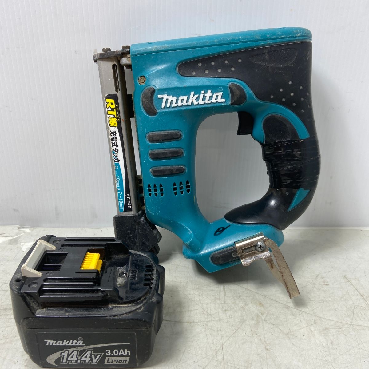ΦΦMAKITA マキタ 充電式タッカ 14.4v ST110D ブルー