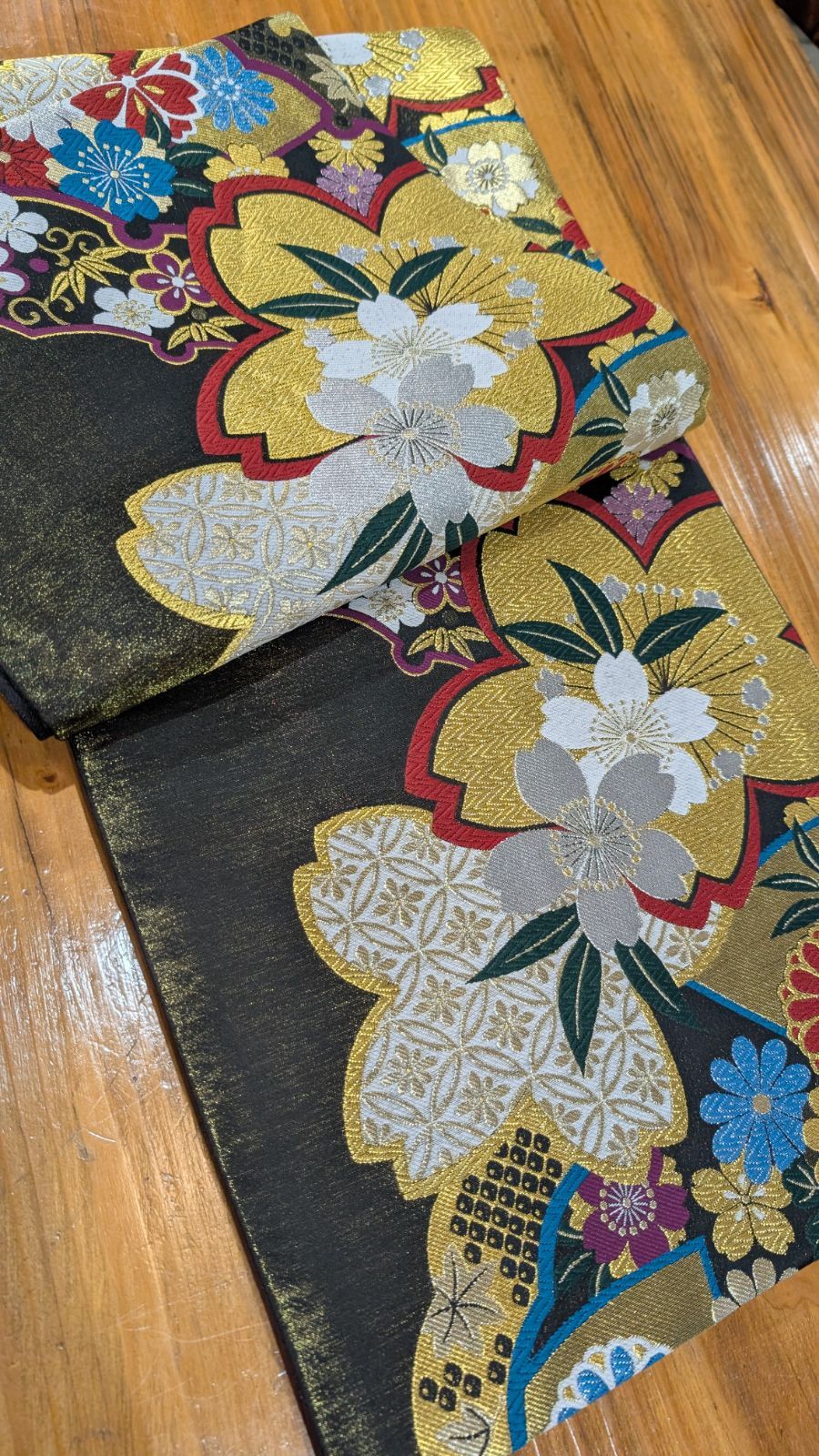 【美品　個性的】袋帯　黒地　振袖向き　唐織　豪華　大輪花 超豪華銀通し総刺繍振袖【振袖・訪問着にお仕立て可能】桜 ブラック