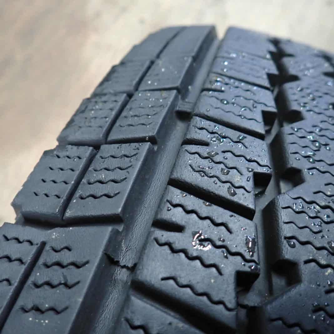 冬4本SET 会社宛 送料無料 195/80R15 107/105 LT ダンロップ 冬4本SET 会社宛 送料無料 195/80R15 107/105 LT ダンロップ