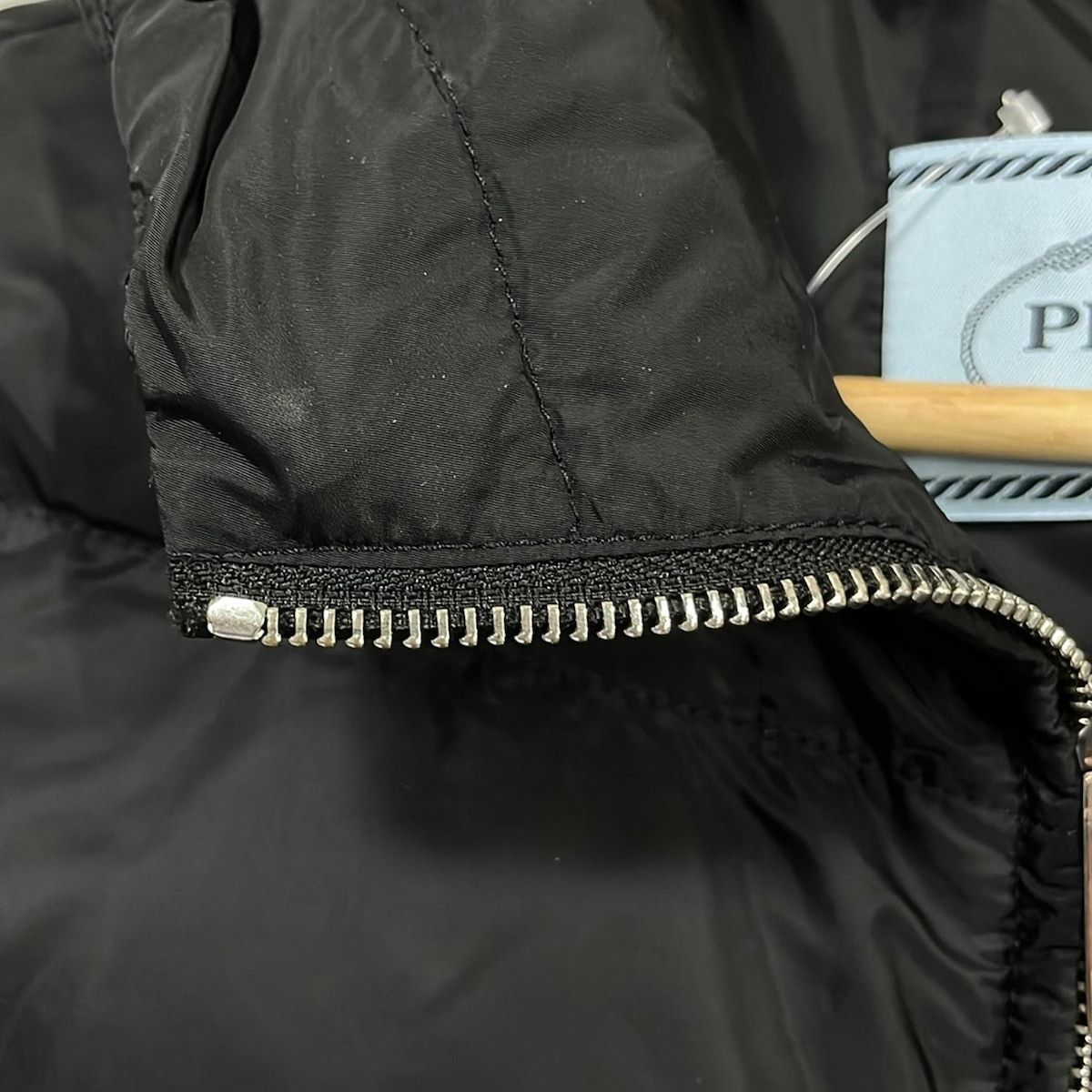 プラダ ポンチョ