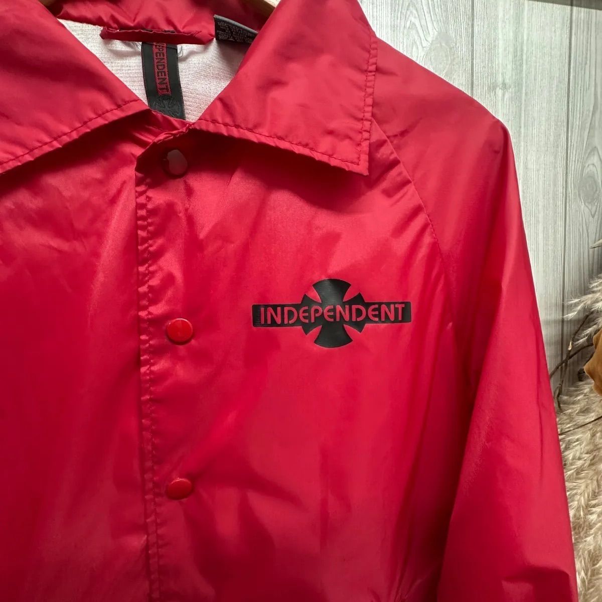 新品 INDEPENDENT コーチジャケット INDEPENDENT TRUCK COMPNY コーチジャケット インディペンデント