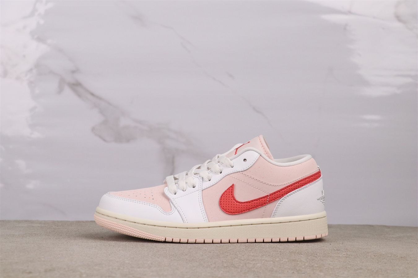 今日 エアジョーダン AJ1 白粉 IB8156-133 Air Jordan AJ1 White Pink IB8156-133