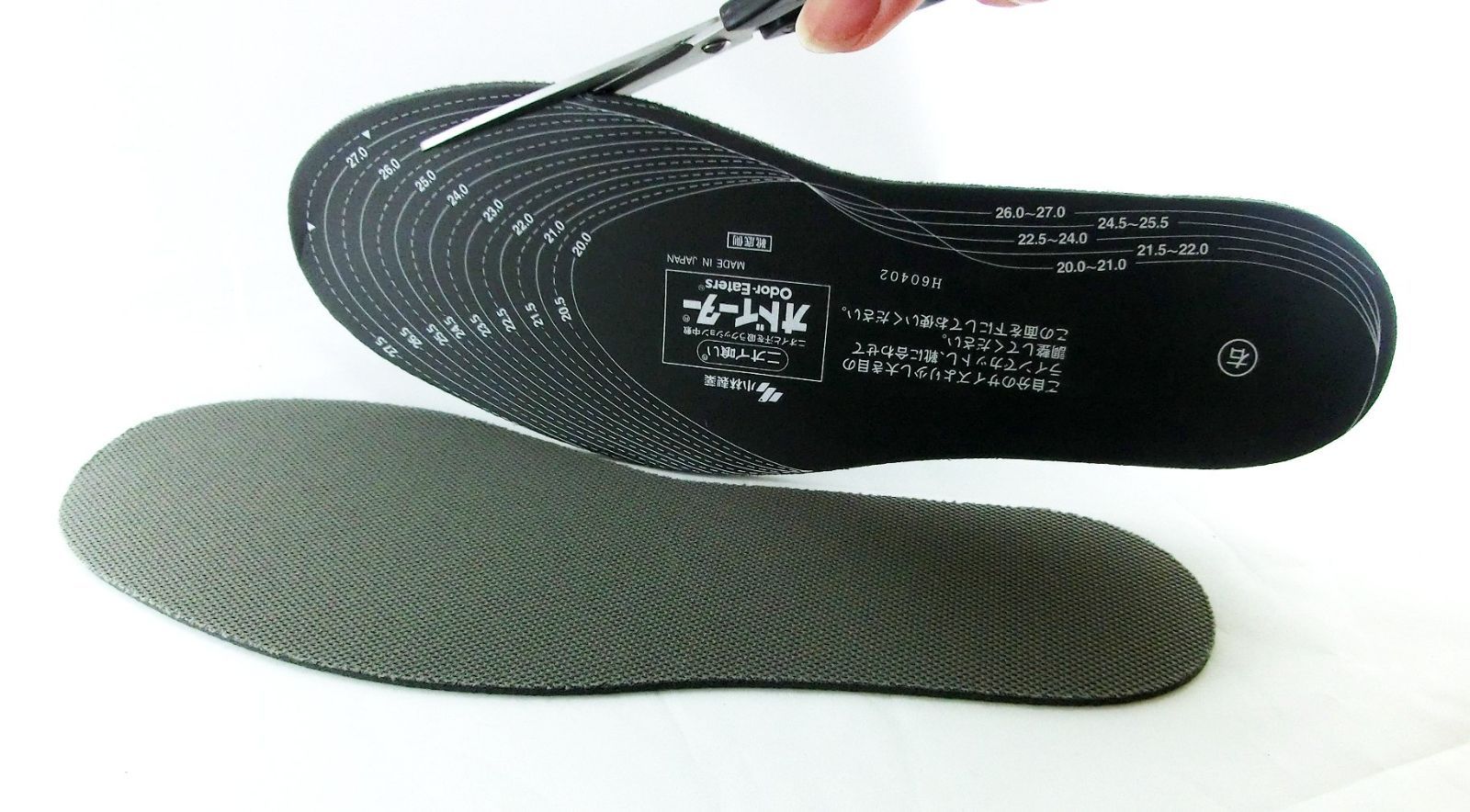 売切注意 お急ぎ下さい インソール 通気性の良いメッシュ素材 サイズ20cm 28cm 消臭 靴の中敷 1足 銀と炭のオドイーター