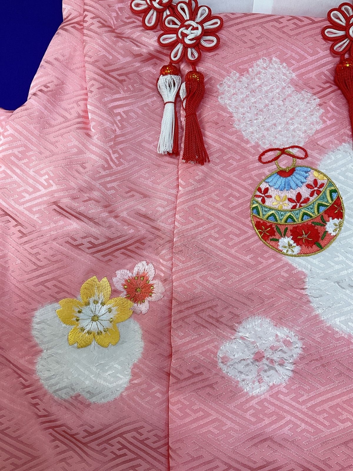 七五三 三歳用 被布コート 正絹 綸子 小絞り入り 刺繍 桜 鈴 ピンク色 