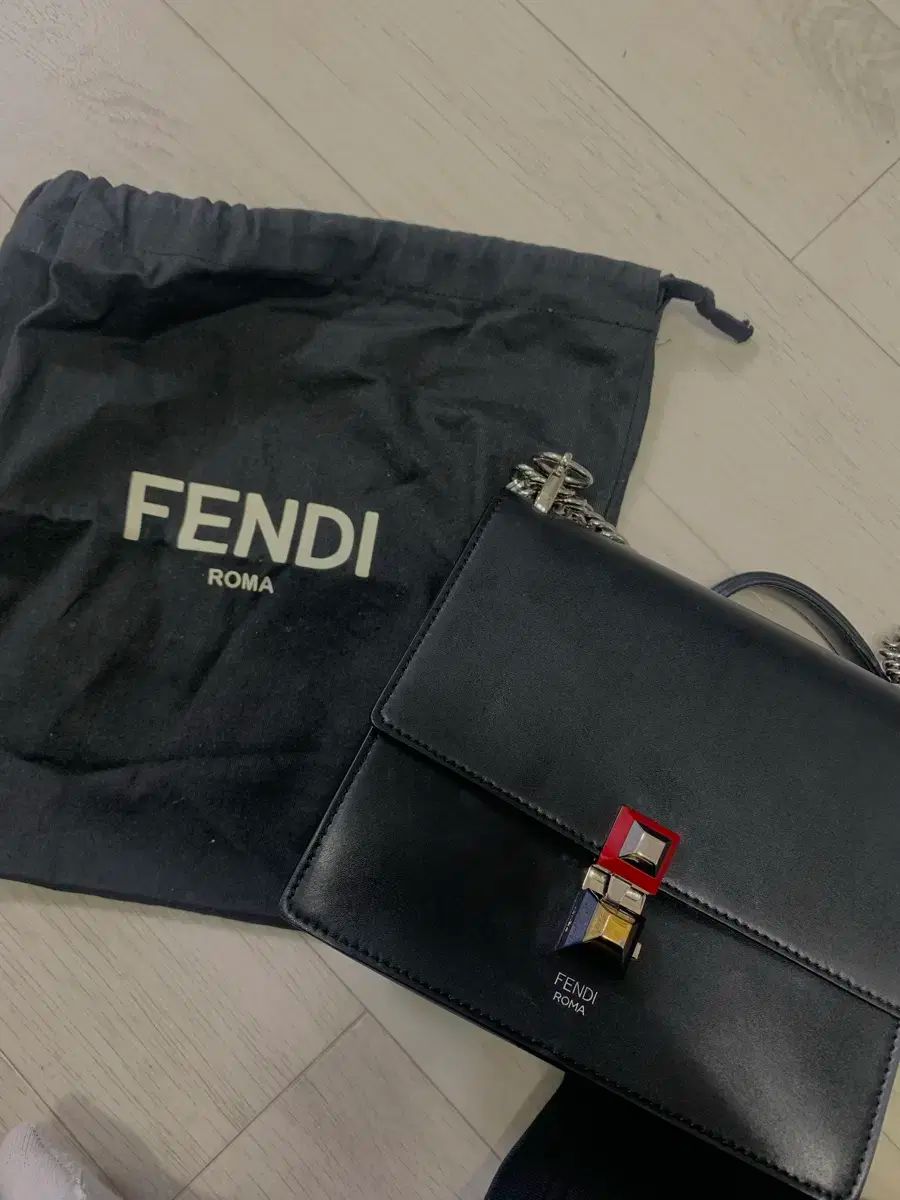 FENDI フェンディ スモール 缶 キッド ショルダー バッグ