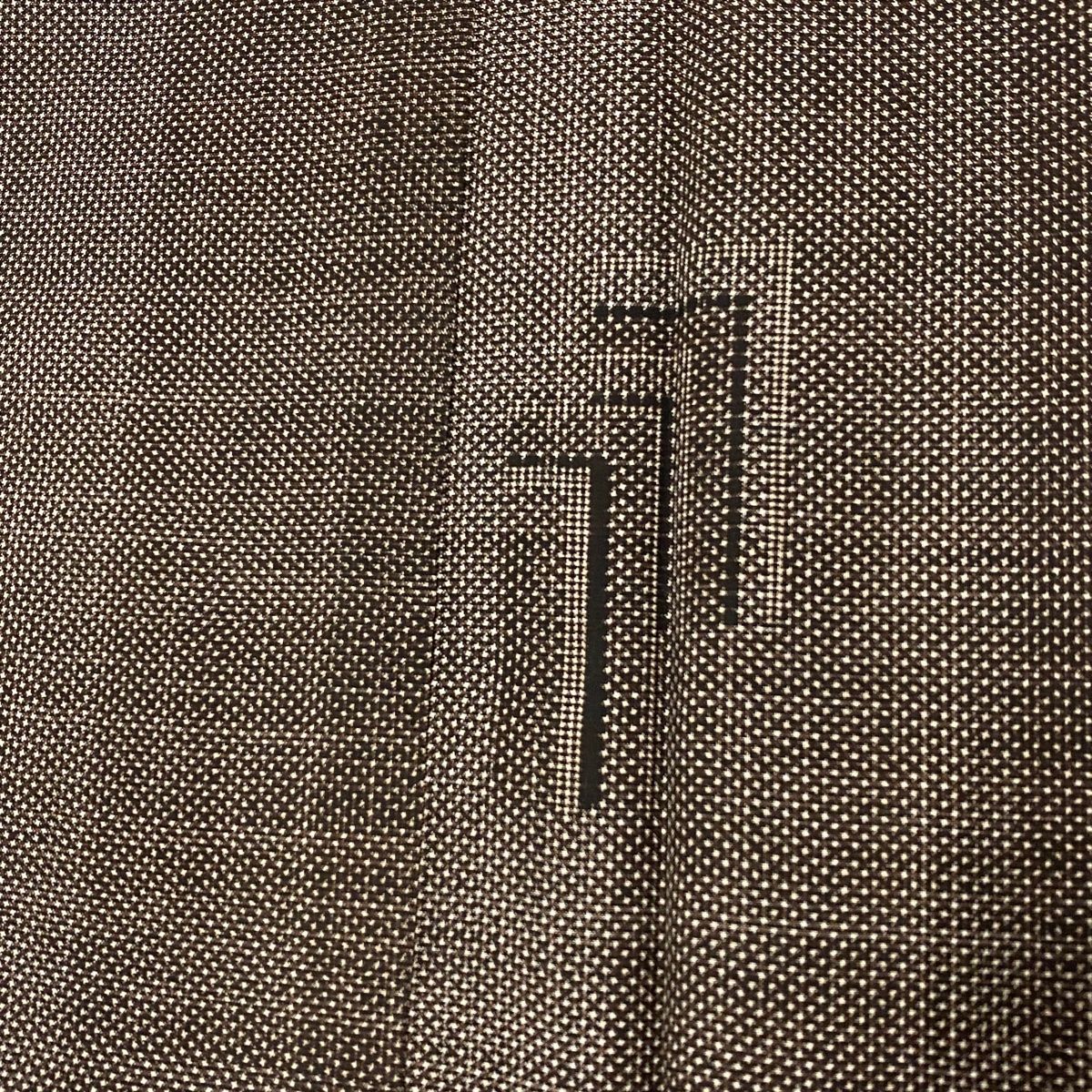 お召 身丈153.5cm 裄丈64.5cm M 袷 菱 幾何学 薄茶色 正絹 美品 逸品  