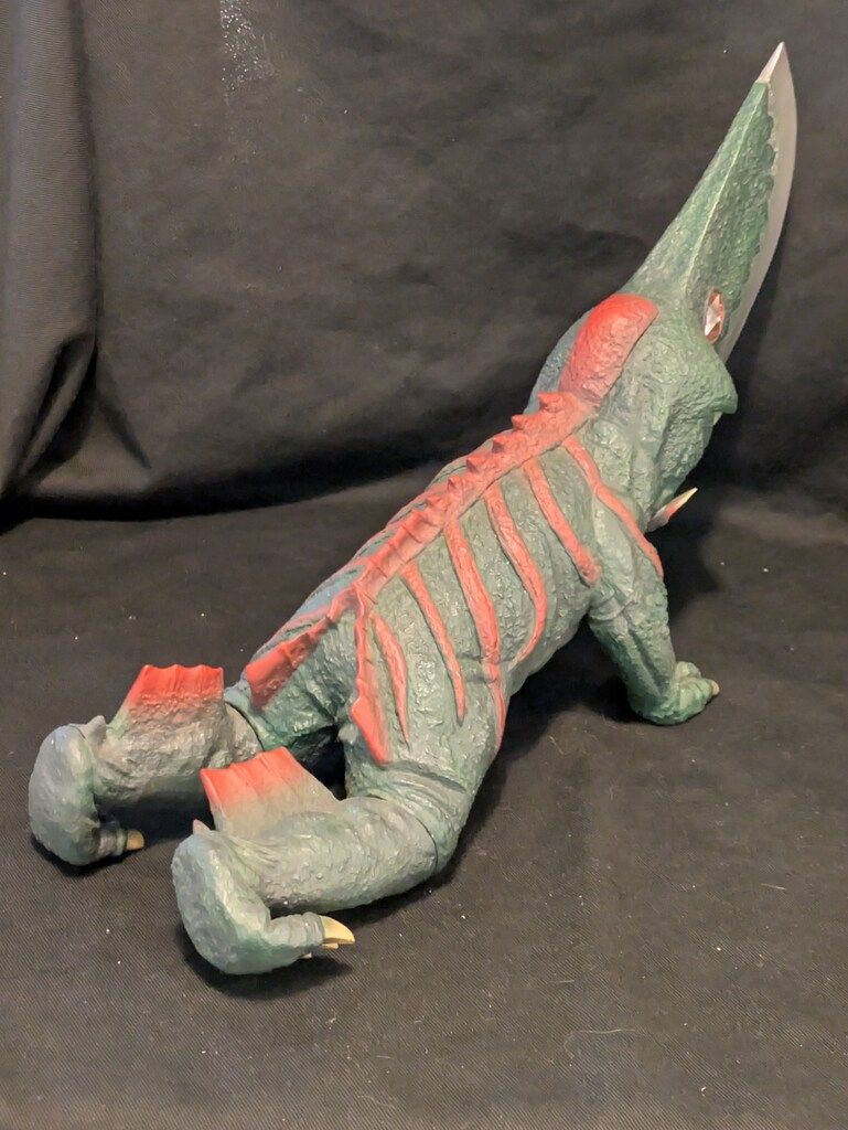 ロケットプロ メガフィギュアシリーズ 大悪獣ギロン - メルカリ