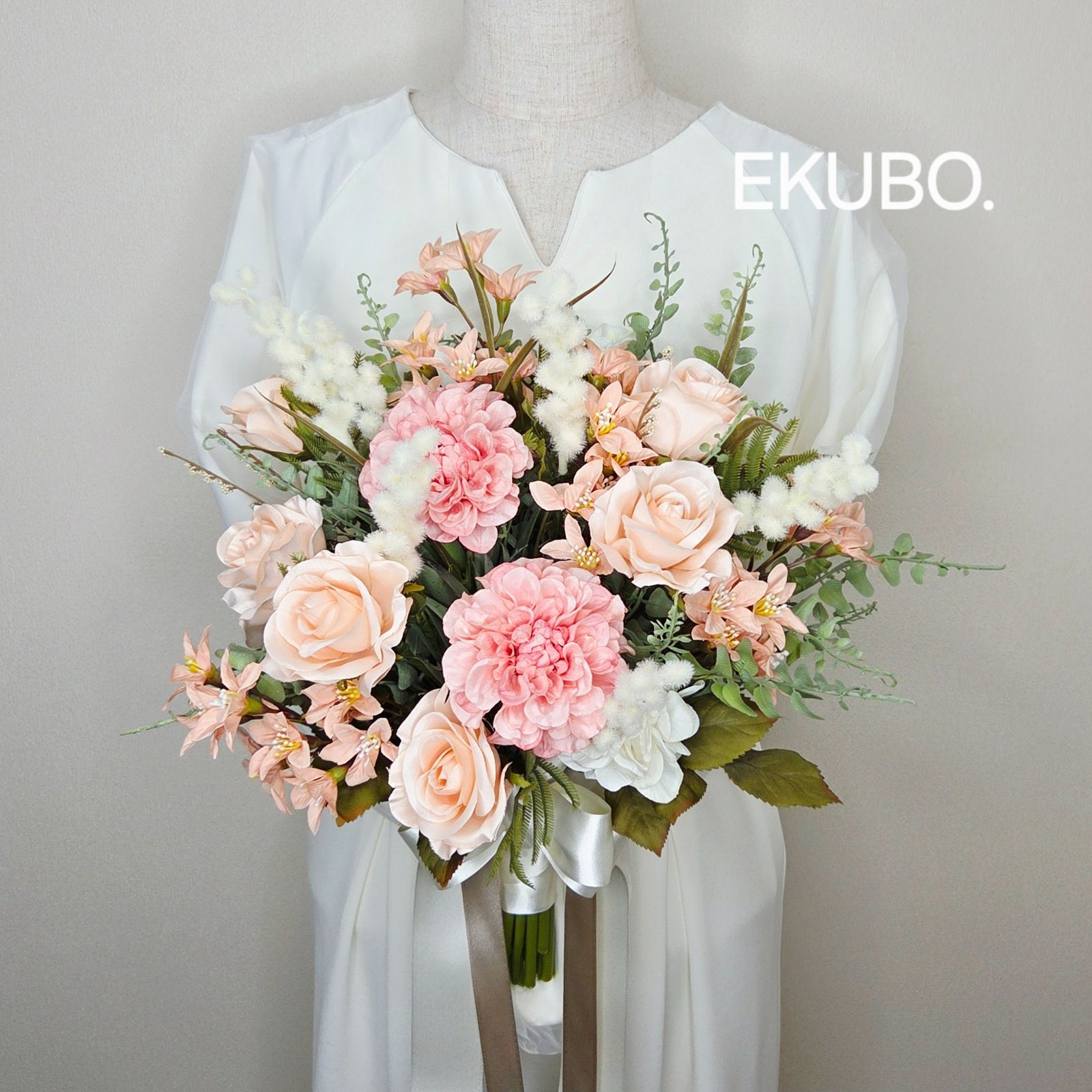 ウェディングブーケ アーティフィシャルフラワー ブートニア付きダリア ローズ アプリコットオレンジ m735