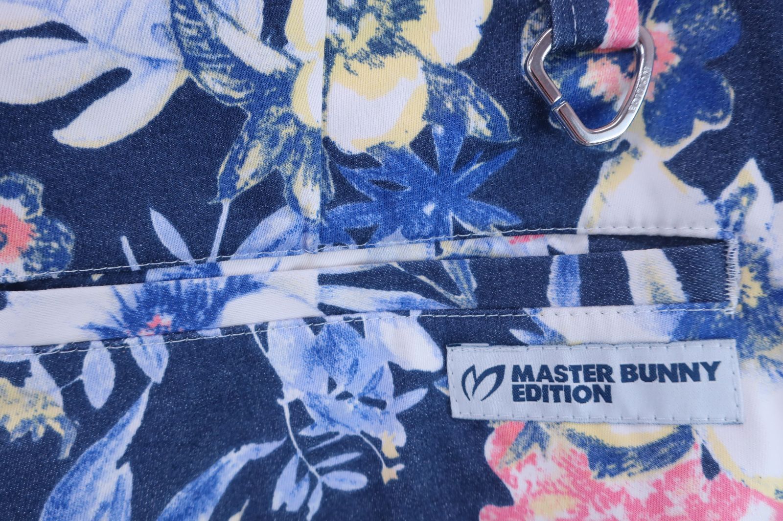 美品✨マスターバニーエディション　ゴルフウェア　ポロシャツ　花柄　ブルー系　総柄 MASTER BUNNY EDITION マスターバニーエディション 半袖