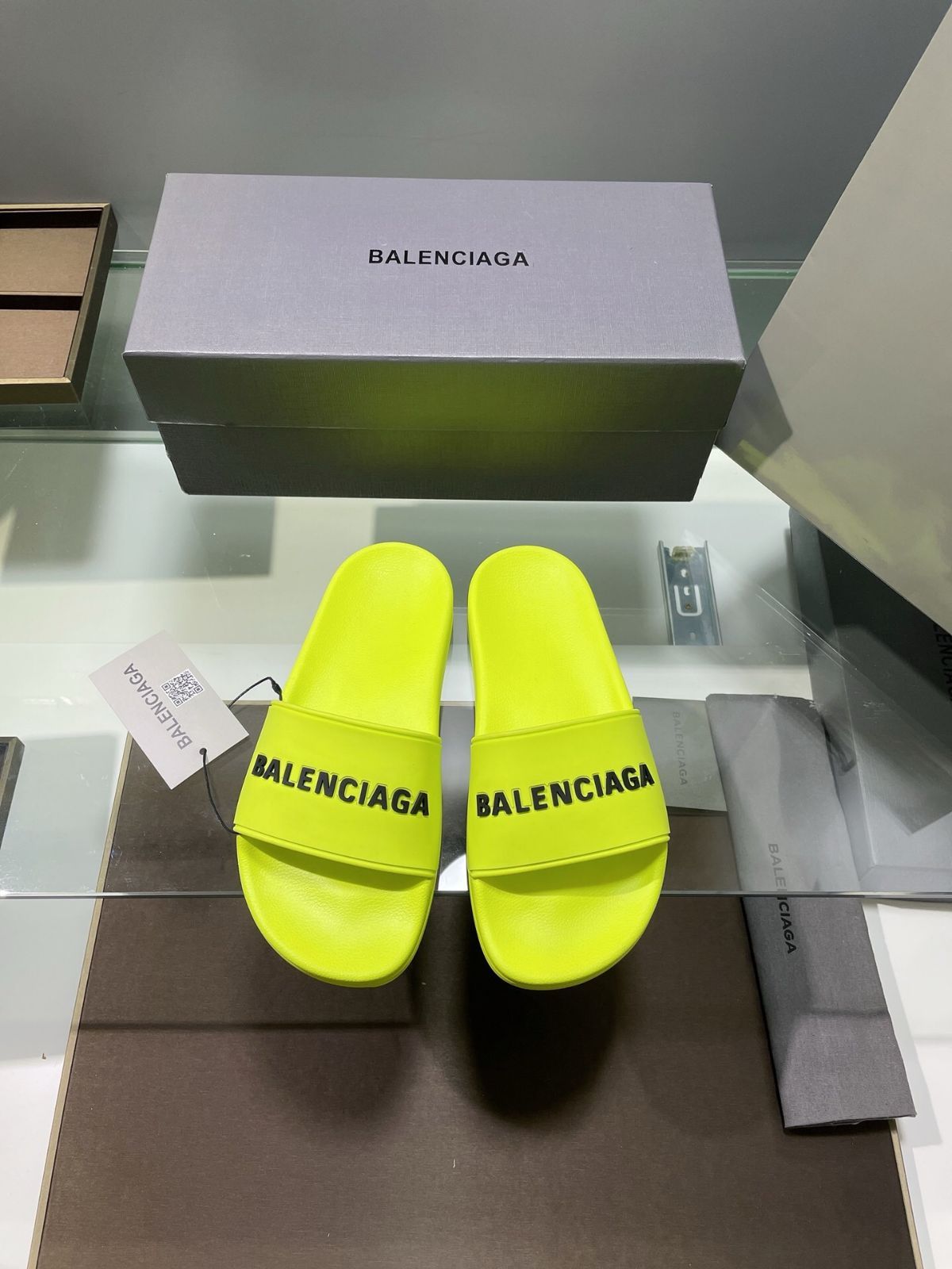 BALENCIAGA(バレンシアガ)スリッパです