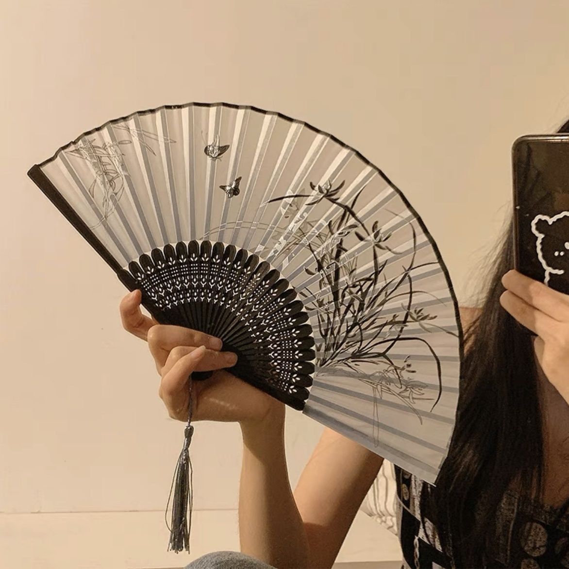 ラン扇子をたたむ