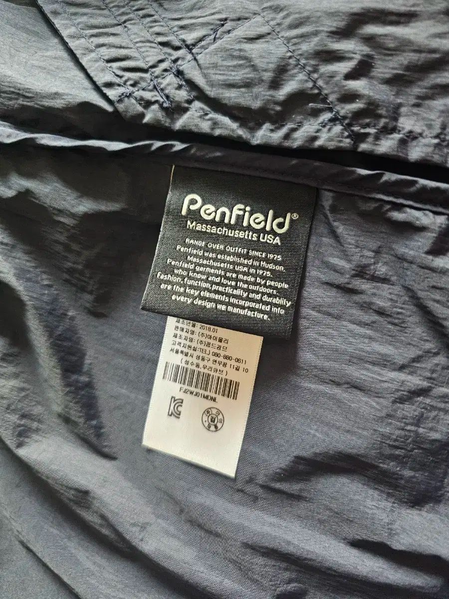 フード付き ウインドブレーカー