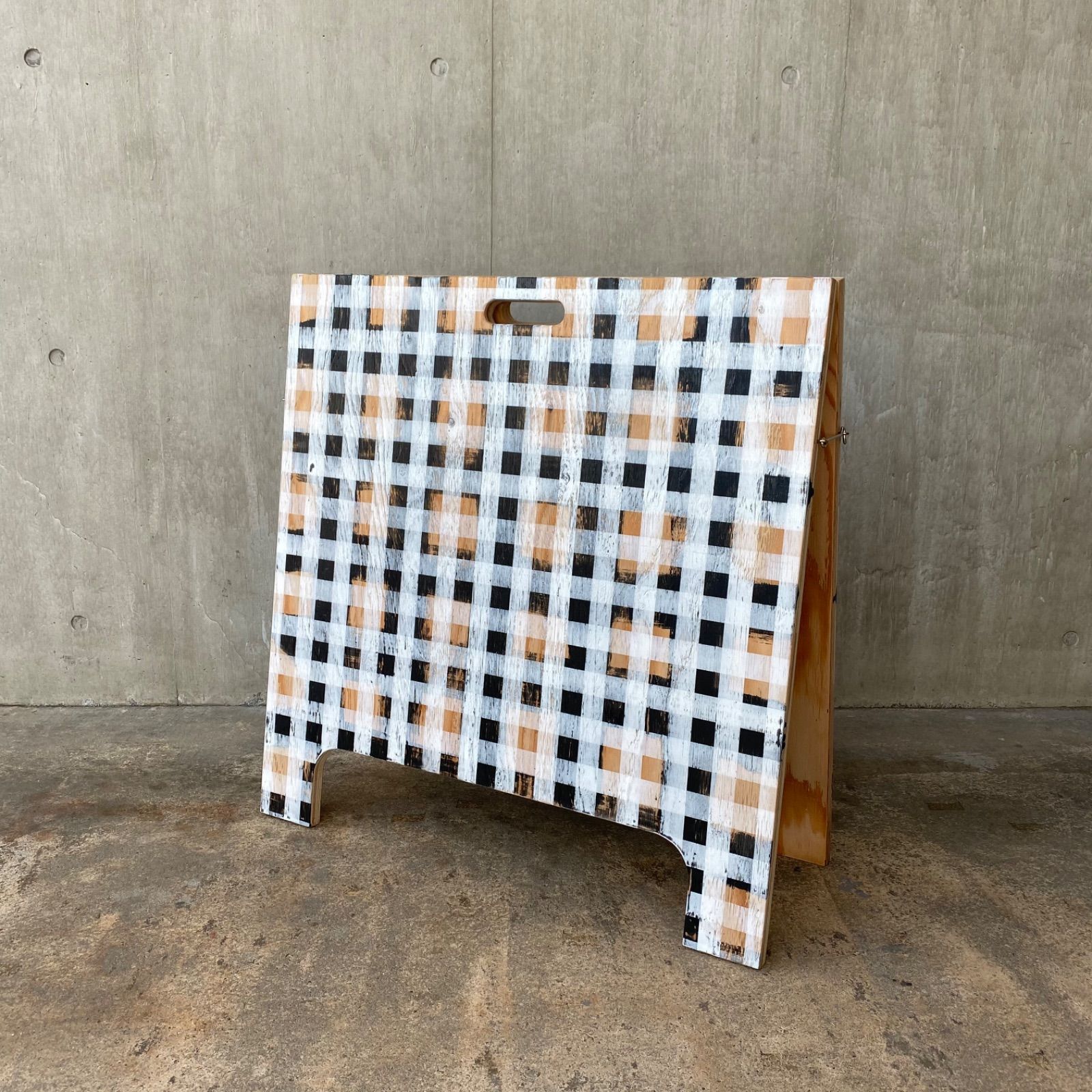 ギンガムチェック柄の立看板　24mm合板 (高さ82cm幅80cm) ギンガムチェック柄の立看板 24mm合板 (高さ82cm幅80cm) - メルカリ